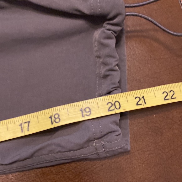 Eddie Bauer gray cropped hiking nylon pants womens size 8. Like new condition - Picture 9 of 9